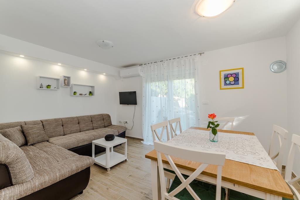 Apartment Robinson Podvrsje Buitenkant foto