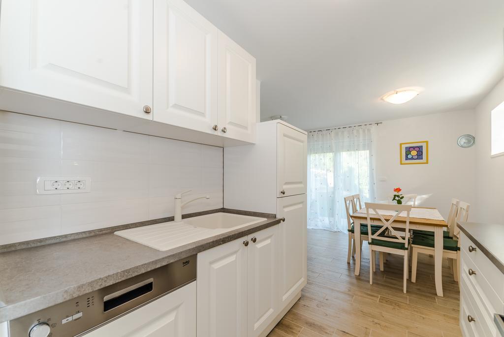 Apartment Robinson Podvrsje Buitenkant foto