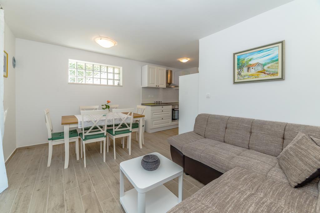 Apartment Robinson Podvrsje Buitenkant foto