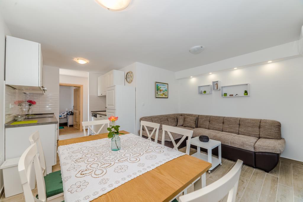 Apartment Robinson Podvrsje Buitenkant foto